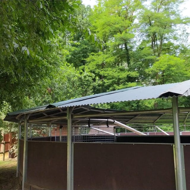 Rigid roof made of corrugated sheet metal